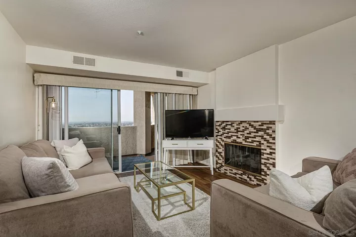 Property Photo: 11265 Affinity Ct. 103 CA 92131