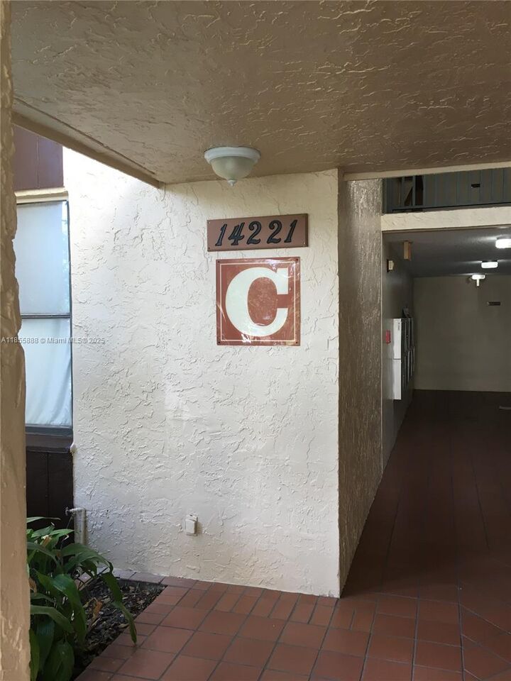 Property Photo: 14221 N Kendall Dr 305C FL 33186