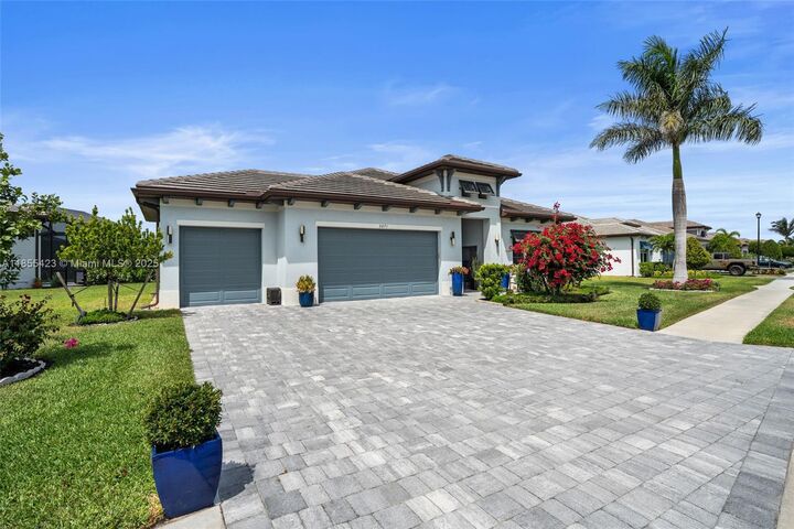 Property Photo:  3671 Sapphire Cove  FL 34114 
