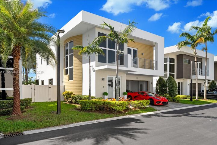 Property Photo: 9830 NW 74th Ter FL 33178