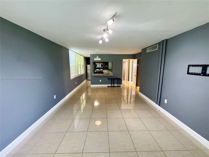 Property Photo: 9495 Evergreen Pl 101 FL 33324