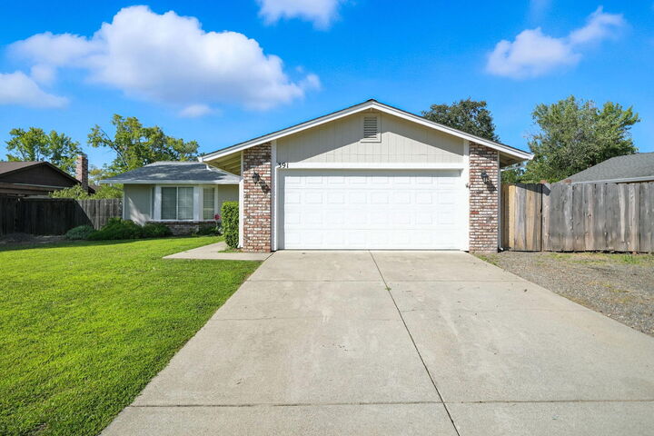 Property Photo: 391 Woodhill Drive CA 96003