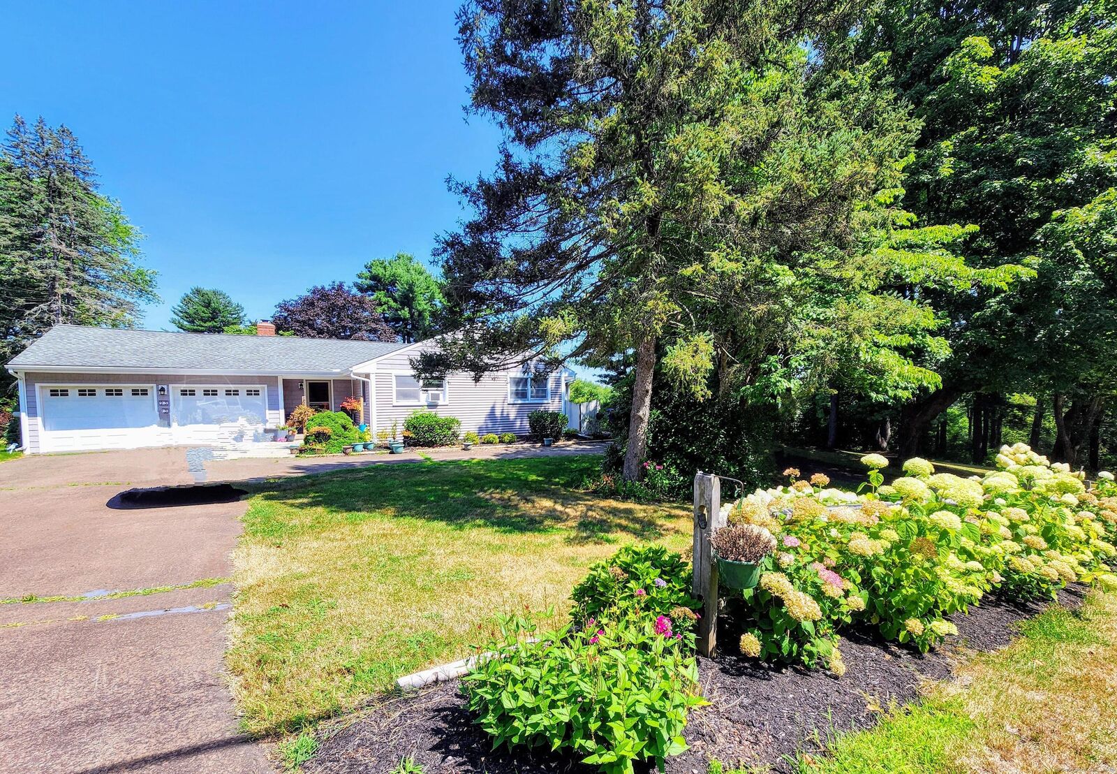 Property Photo:  93 Meeting House Hill Road  CT 06422 