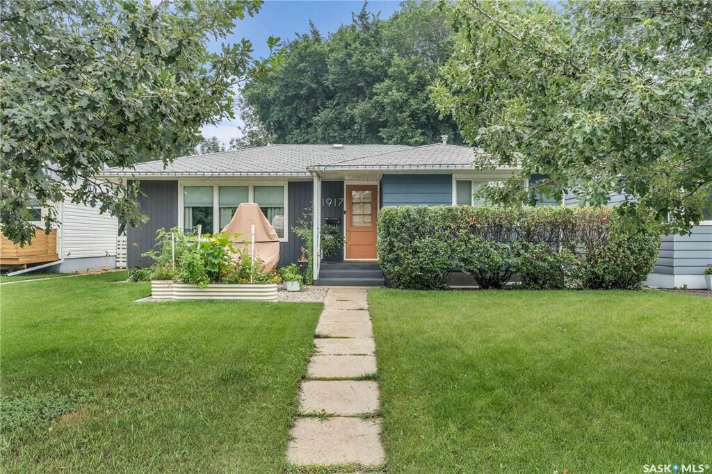 Property Photo:  1917 Cumberland Avenue S  SK S7J 1Y9 