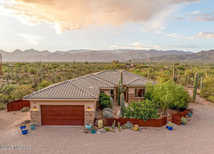 Property Photo:  352 N Camino Del Codorniz  AZ 85748 