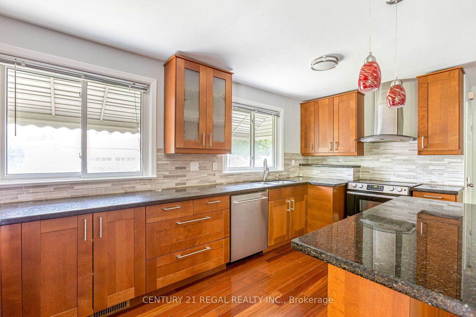Photo de la propriété: 72 Roywood Drive ON M3A 2E1
