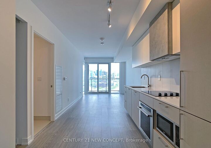 Photo de la propriété: 19 Western Battery Road 1020 ON M6K 0E3