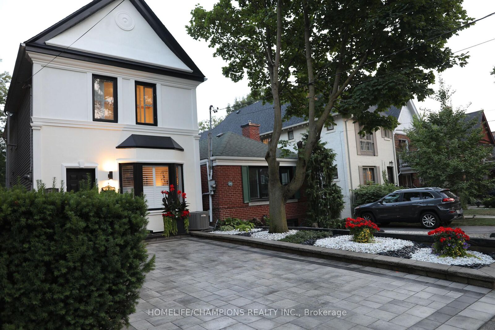 Property Photo: 291 St Clair Avenue E ON M4T 1P3