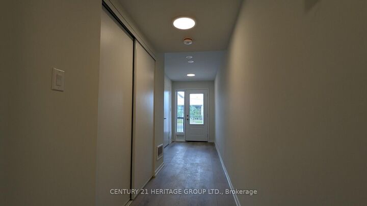 Photo de la propriété: 48 Matawin Lane ON L4B 3X9