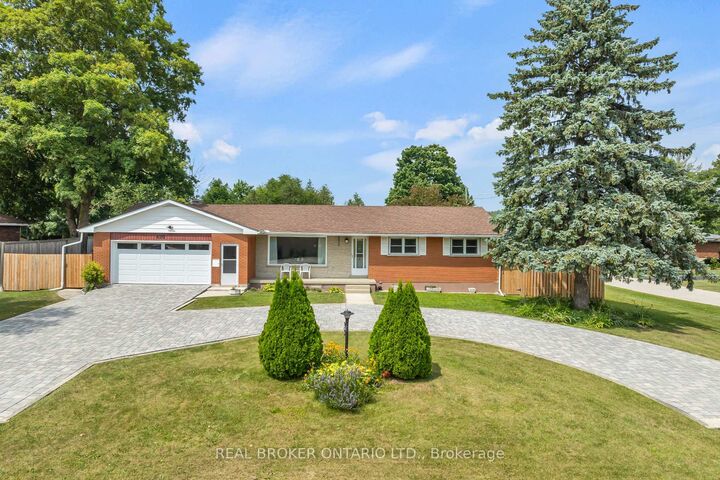 Property Photo:  490 Saddler Street E  ON N0G 1R0 