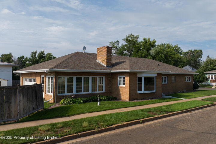 435 3rd Street W  Dickinson ND 58601 photo