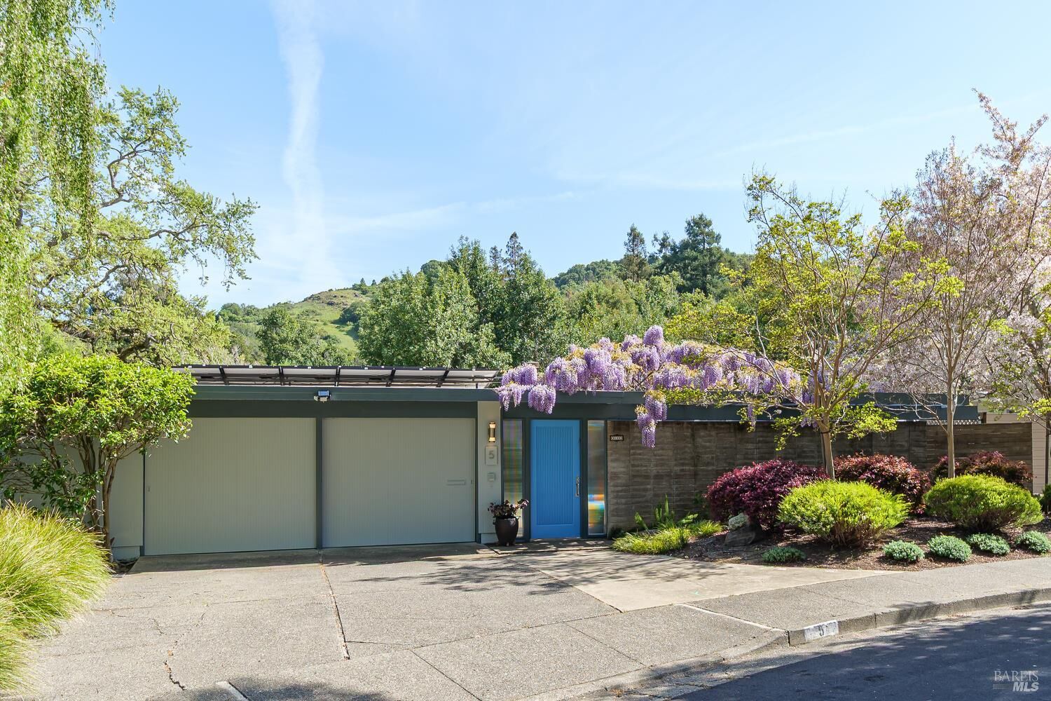 Property Photo: 5 Zephyr Court CA 94903