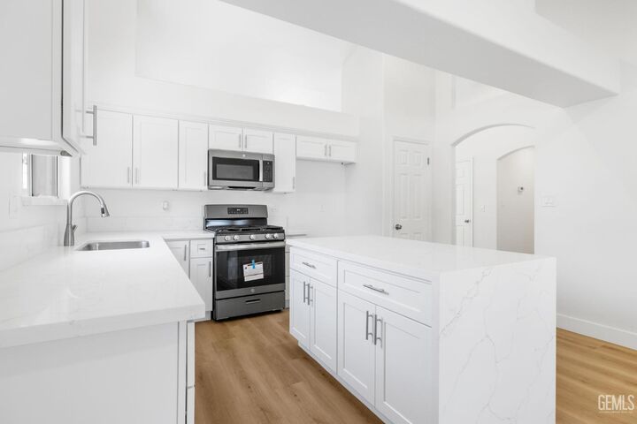 Property Photo: 5603 Pine Canyon Drive CA 93313