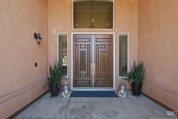 Property Photo:  13604 Providence Place  CA 93314 