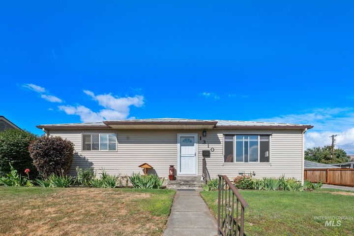 Property Photo:  1310 5th Street  WA 99403 