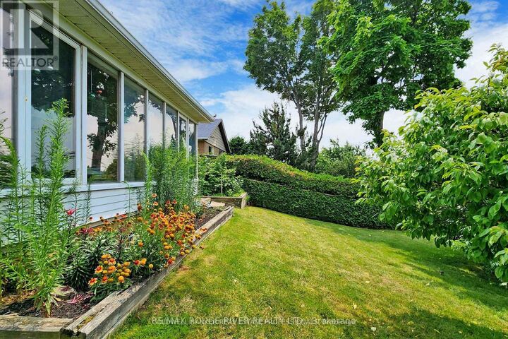 Property Photo:  42 Budea Crescent  ON M1R 4V4 