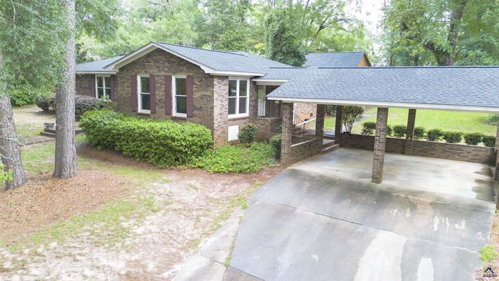 Property Photo:  812 Woodland Dr  GA 31063 