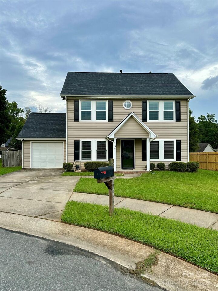 4234 Red Shed Lane  Charlotte NC 28269 photo