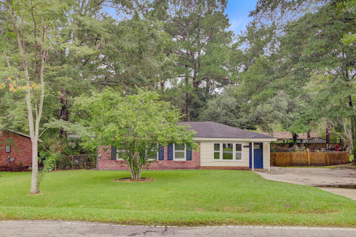 Property Photo: 211 Owens Drive SC 29485