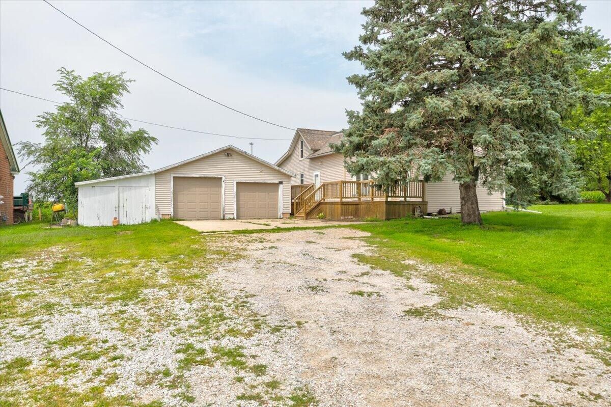 Property Photo:  631 West Street  IA 50130 