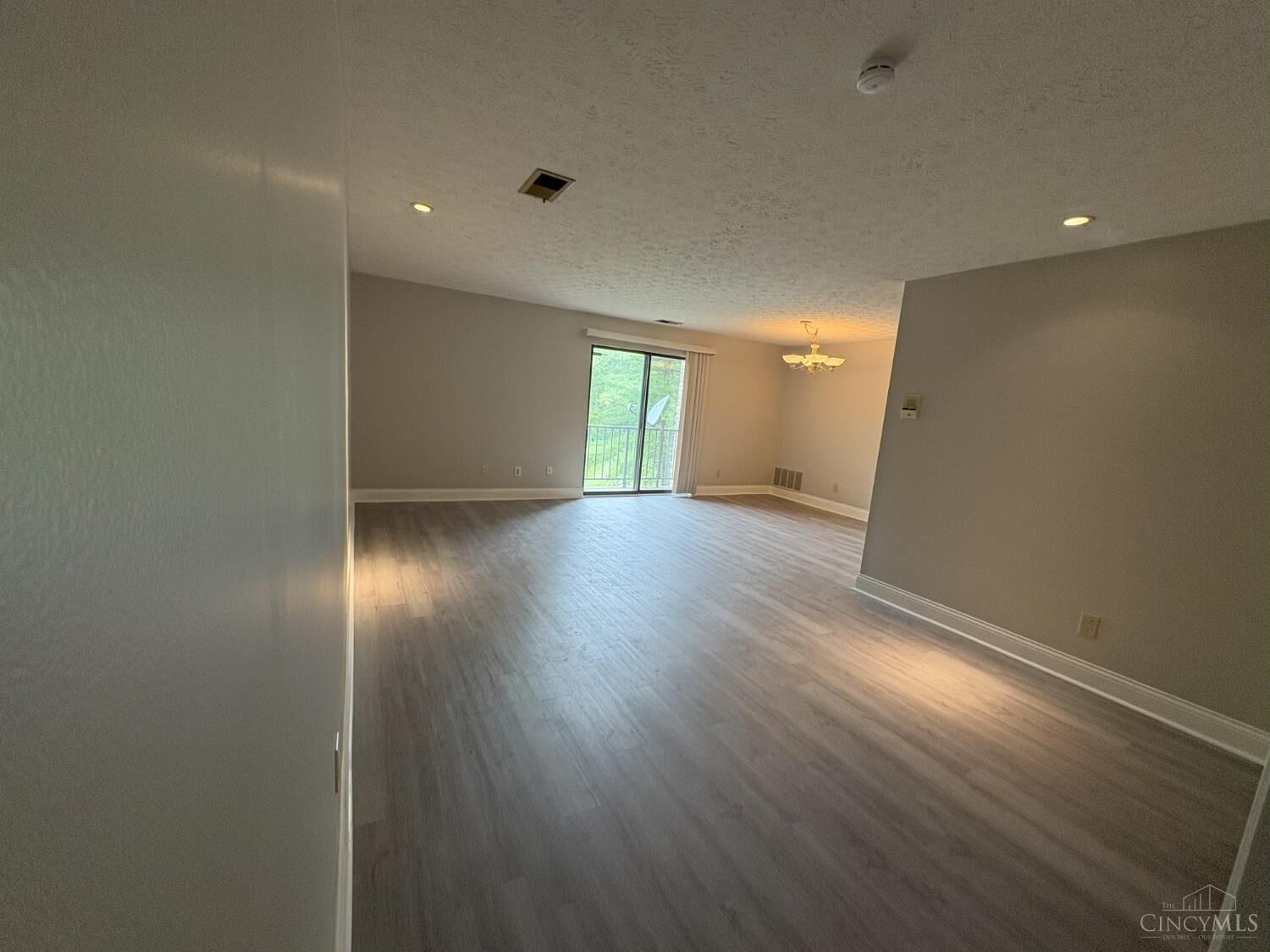 Property Photo:  