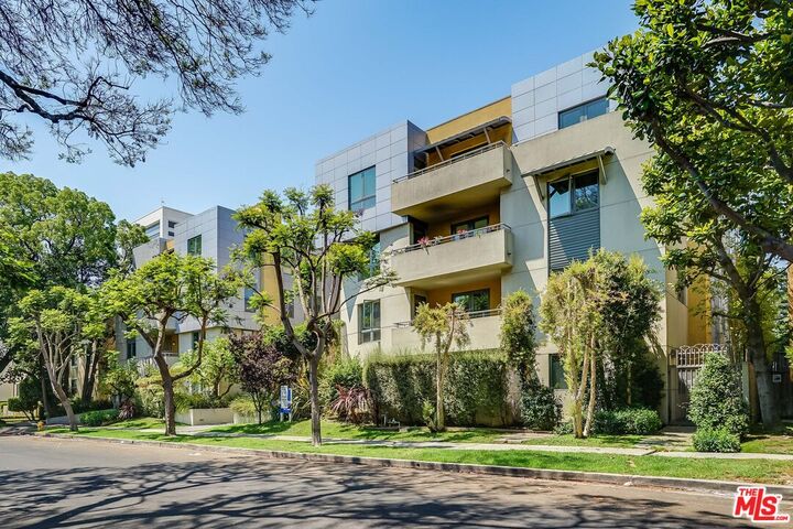 Property Photo:  1517 S Bentley Ave  CA 90025 
