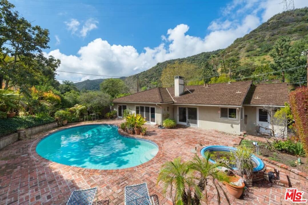 Property Photo:  3480 Mandeville Canyon Rd  CA 90049 