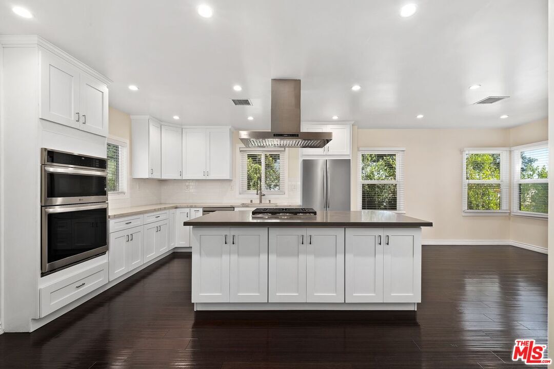 Property Photo:  4401 W 58th Pl  CA 90043 