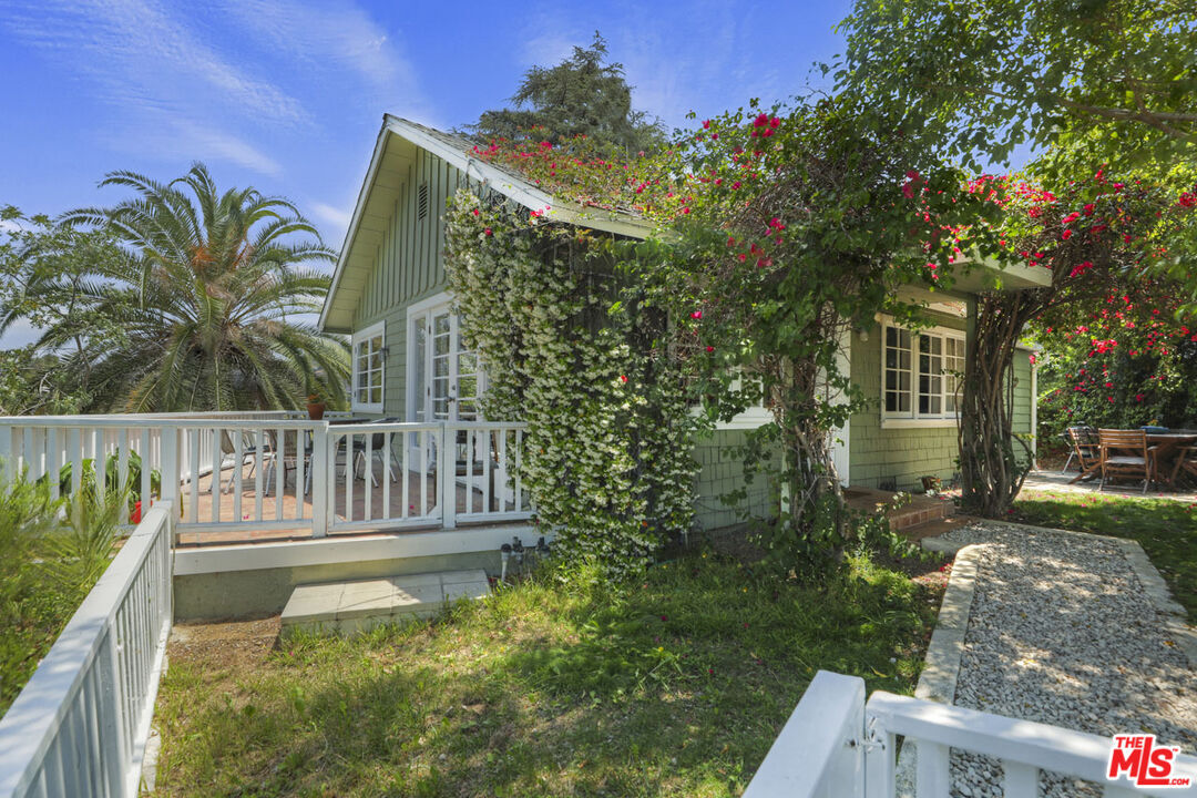Property Photo: 1538 Parmer Ave CA 90026
