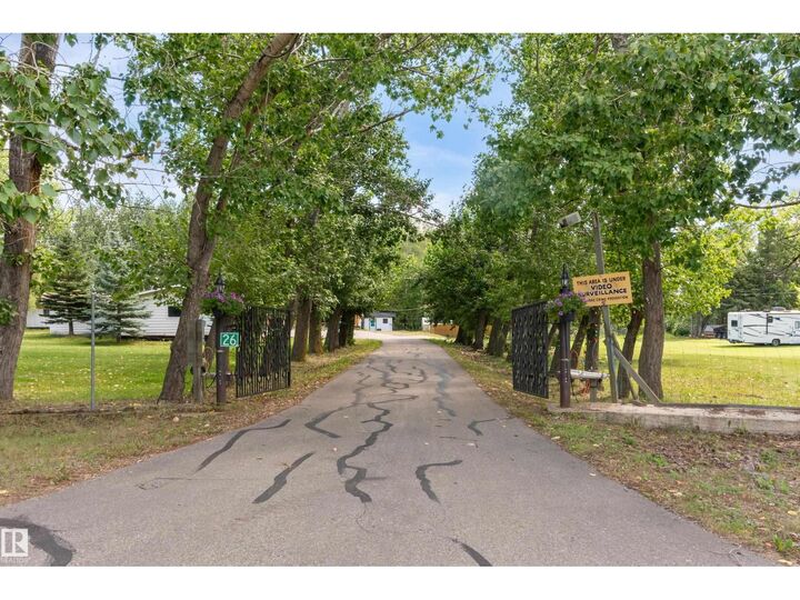 Property Photo:  26 Oakwood Dr  AB T7X 2T4 