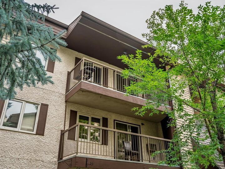 Property Photo:  662 Kenaston Boulevard  MB R3N 2A1 