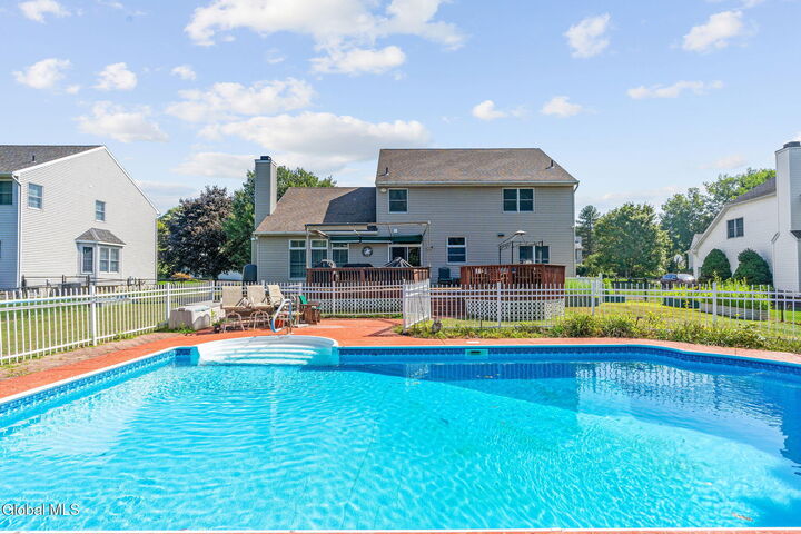 Property Photo:  157 Kennewyck Circle  NY 12159 