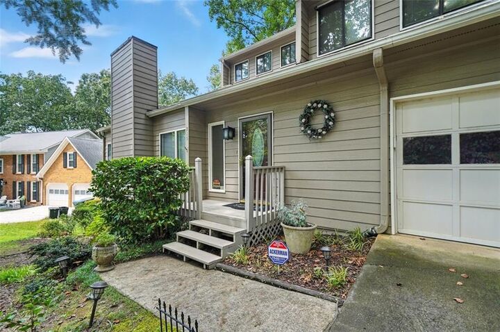 Property Photo:  215 Overlook Court  GA 30076 