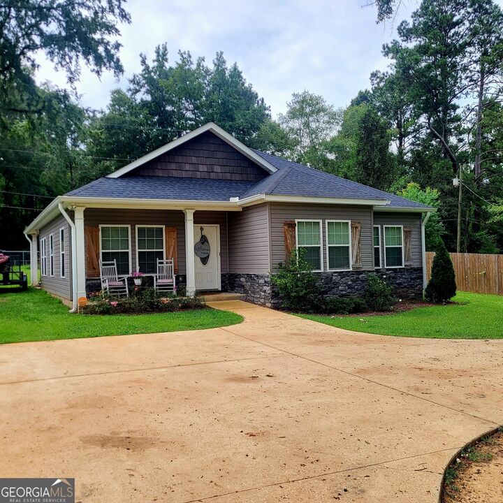 Property Photo: 2204 38th Boulevard AL 36854
