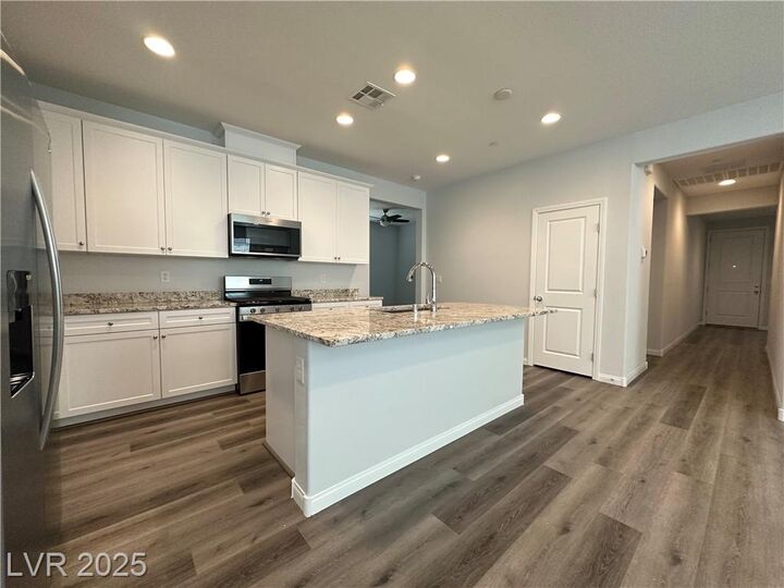 Property Photo: 72 Cadence Crest Avenue NV 89011