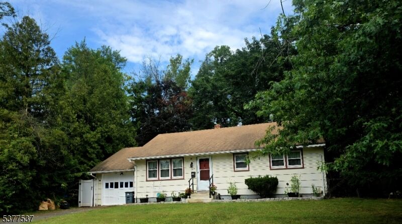 Property Photo:  640 Warfield Rd  NJ 07063 