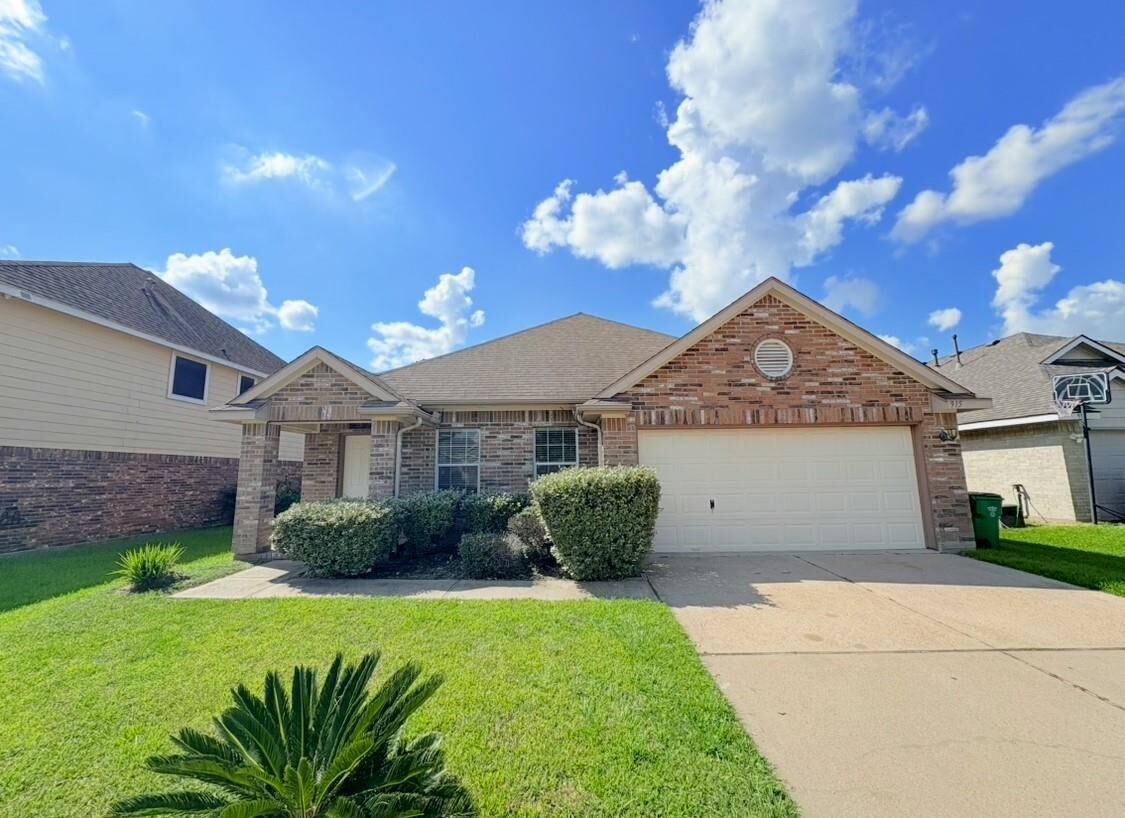 Property Photo:  915 Curry Street  TX 77521 