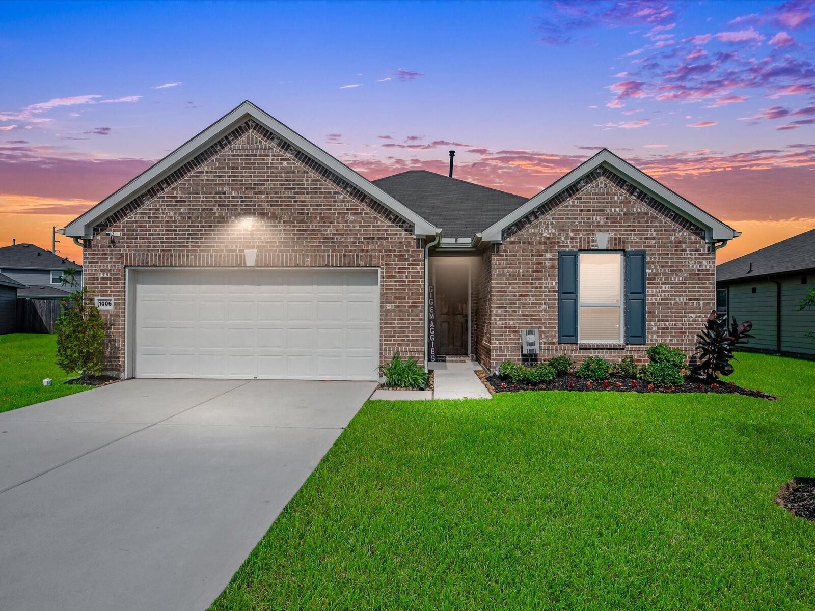 Property Photo:  1006 Camellia Hills Lane  TX 77568 
