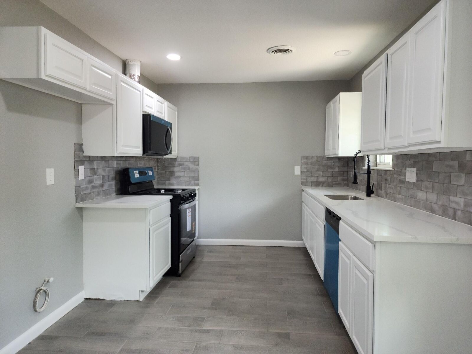 Property Photo:  5914 Newquay Street  TX 77085 
