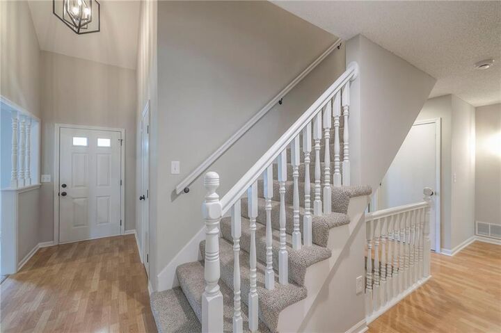 Property Photo: 1021 E Pineview Street KS 66061