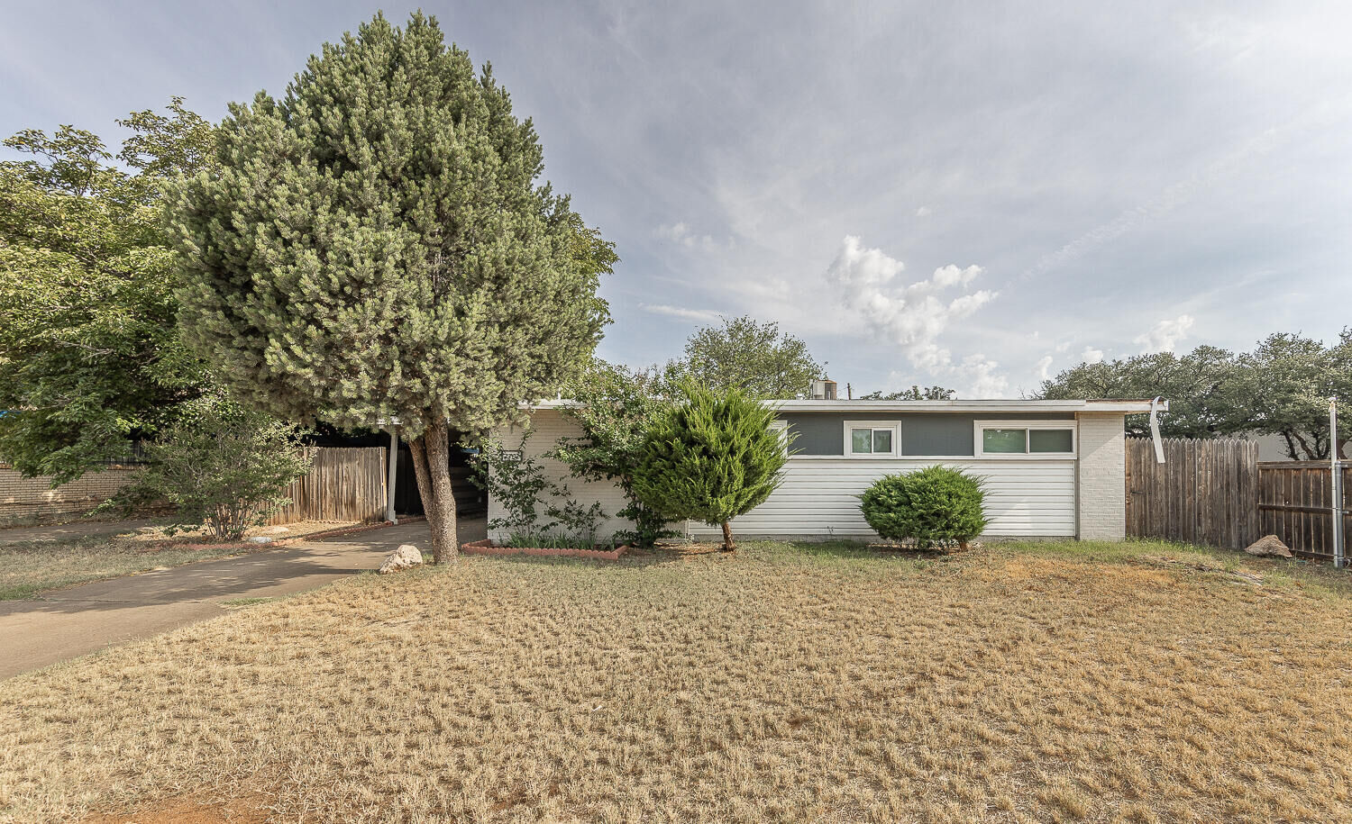 Property Photo: 2702 66th Street TX 79413