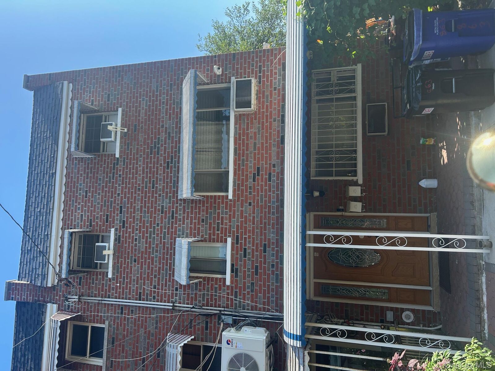 Property Photo: 863 E 221st Street NY 10467