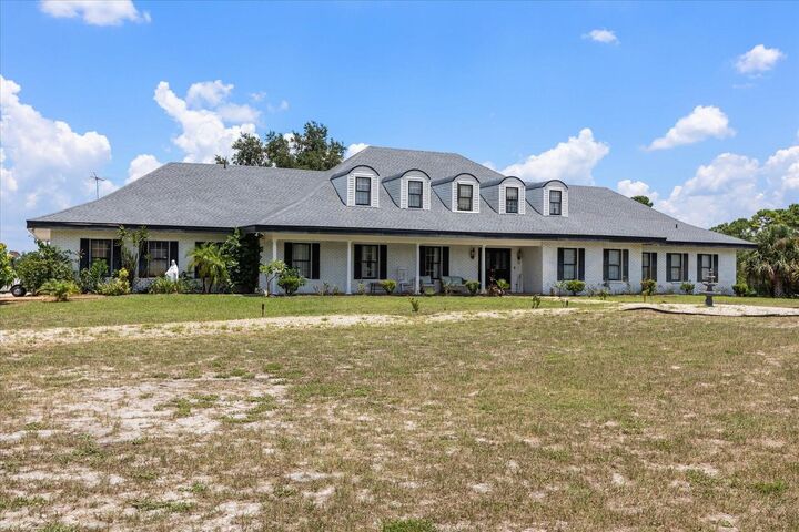 Property Photo:  