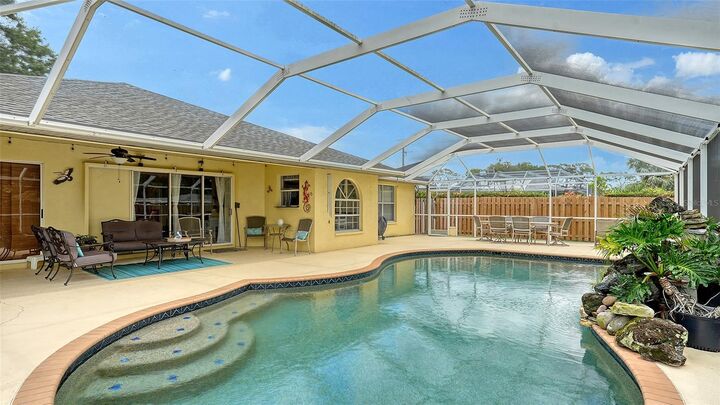 Property Photo:  5111 13th Avenue Drive W  FL 34209 