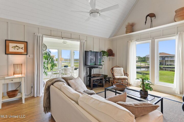 Property Photo:  424 Riverview Drive  MS 39520 