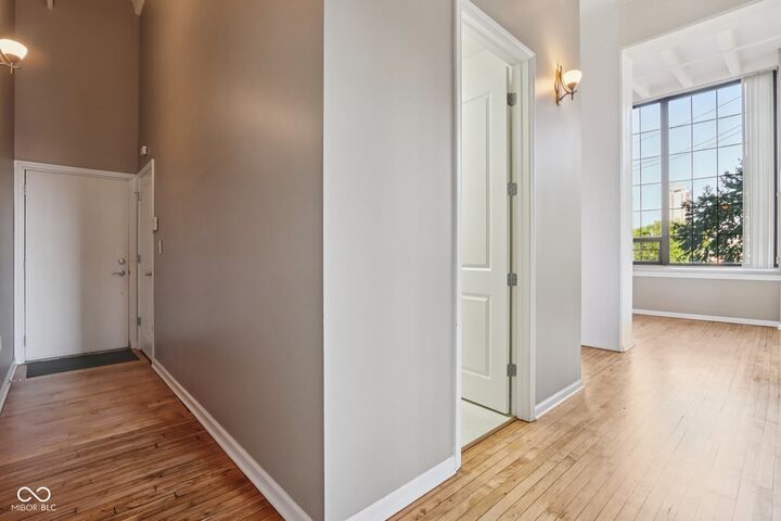 Property Photo: 624 E Walnut Street 21 IN 46204