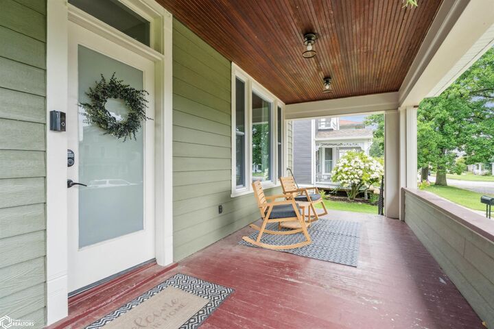 Property Photo: 911 Avenue D IA 52627