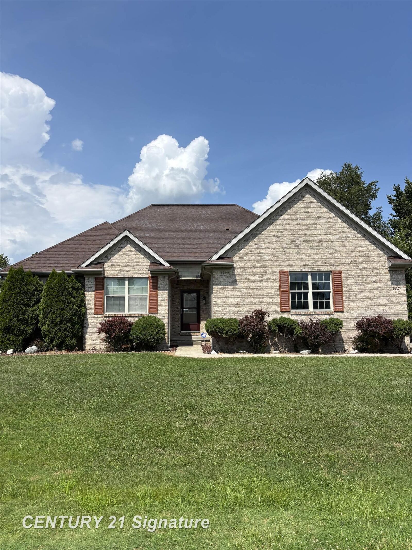 Property Photo:  4437 Pinecreek Drive  MI 48519 