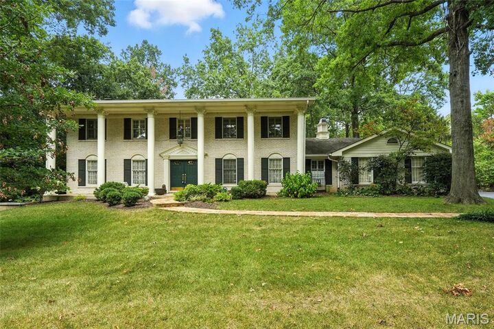 10437 White Bridge Lane  Creve Coeur MO 63141 photo