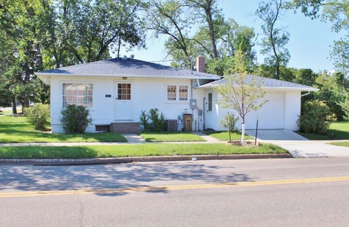 232 11th Ave SE  Minot ND 58701 photo
